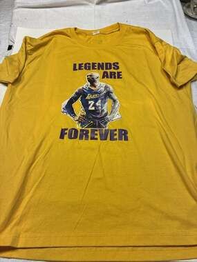 Kobe Bryant 'Legends Are Forever' Lakers Graphic T-Shirt